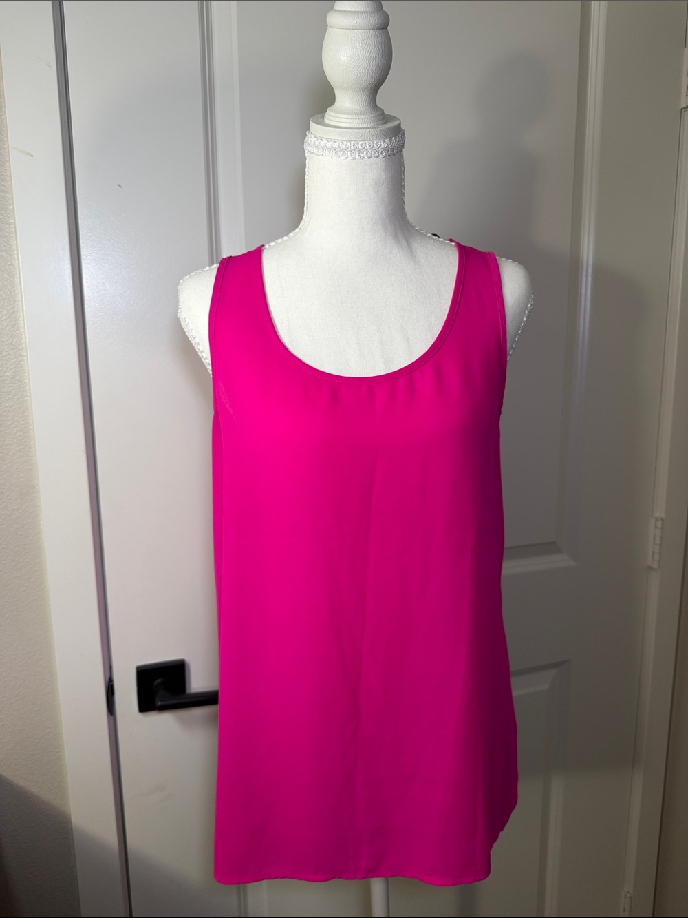 Express Women’s Scoop Neck Camisole in Fuchsia